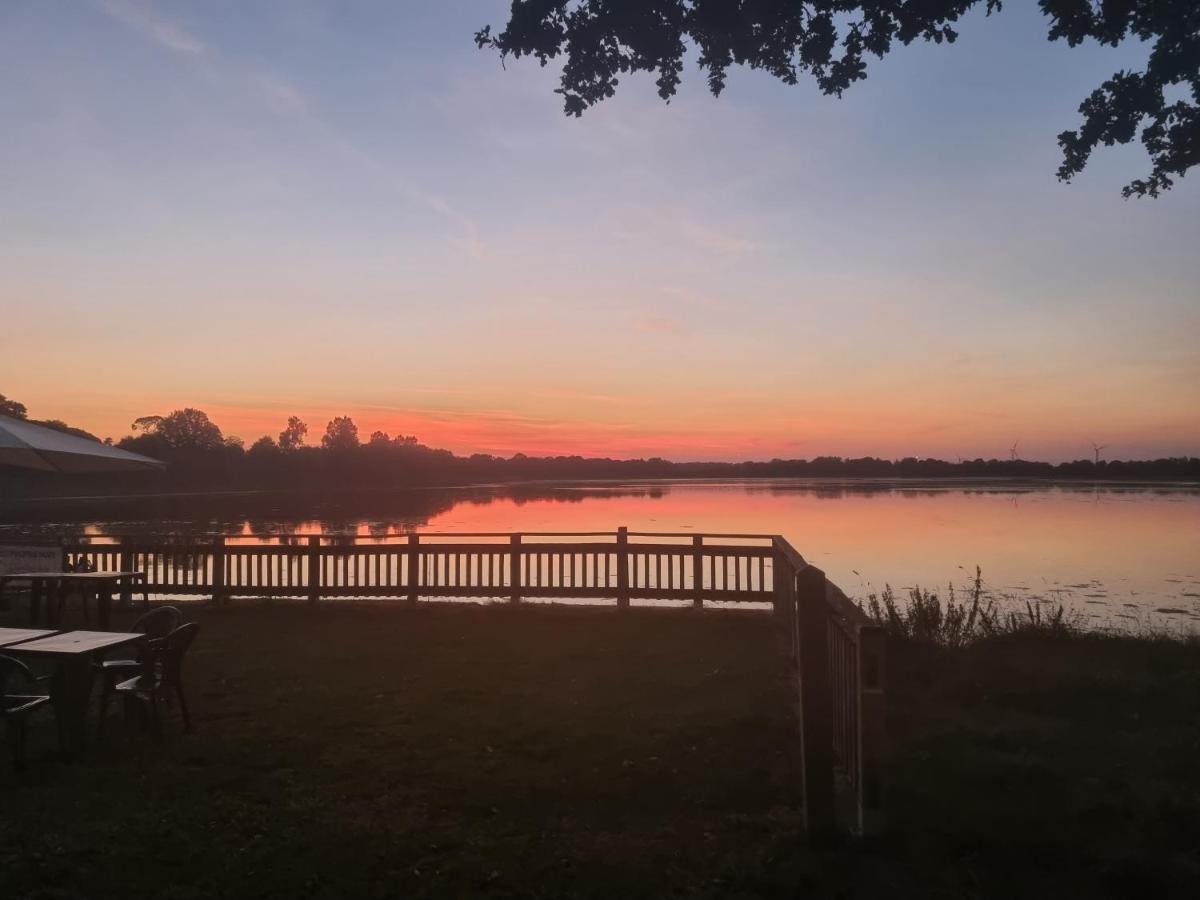 Camping Les Rives Du Lac Bois Morin 외부 사진